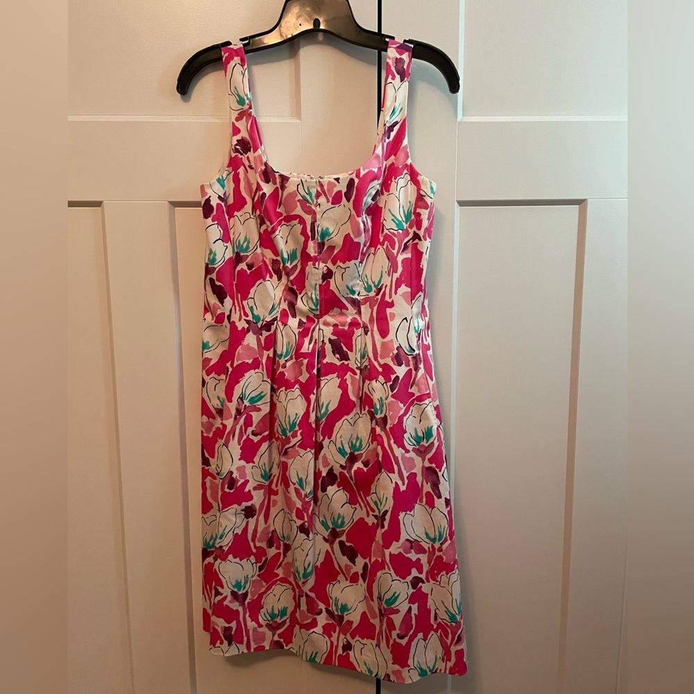 And Klein flower dress size 6 with pockets and plates coming down from the waist